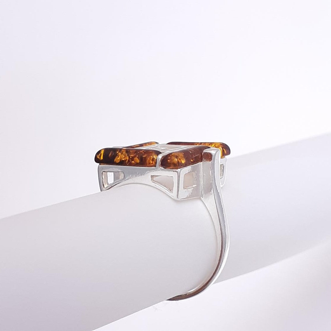 ANILLO ISHI