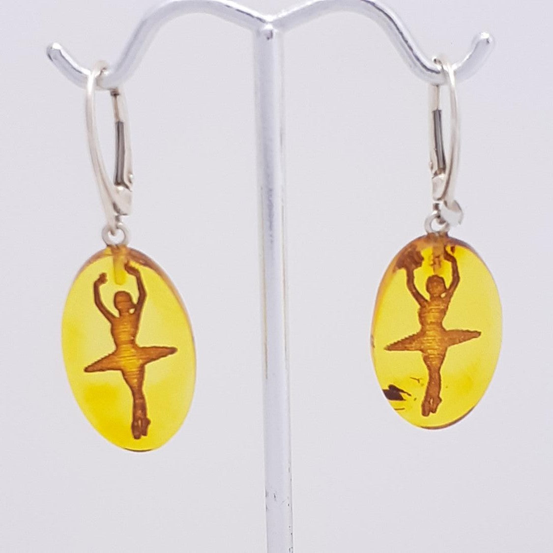 ARETES DANCER
