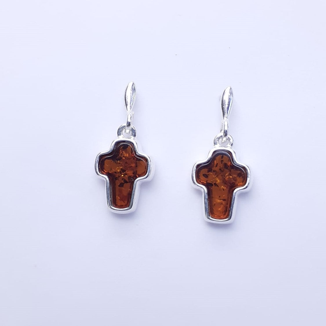 ARETES CRUZ