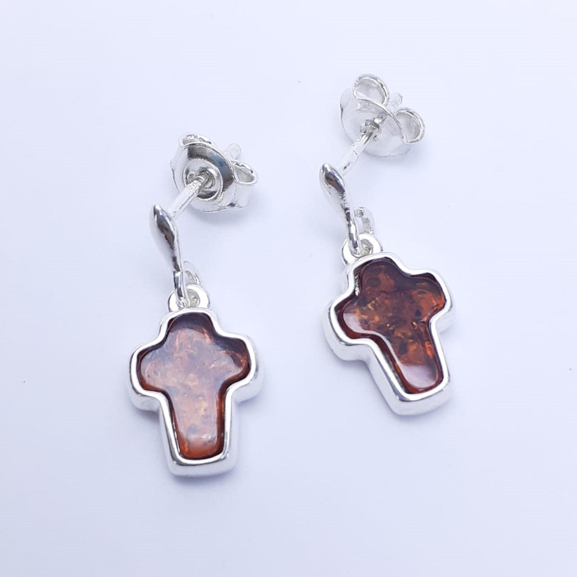 ARETES CRUZ