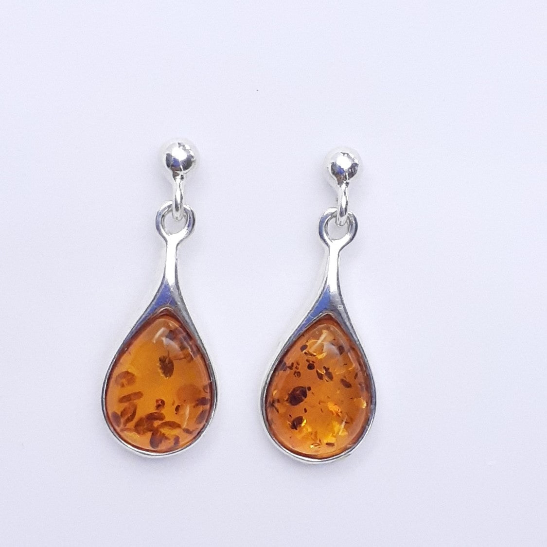 ARETES YVETTE
