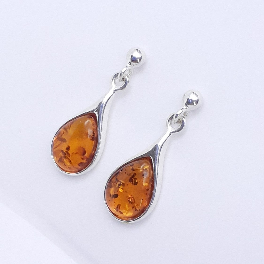 ARETES YVETTE