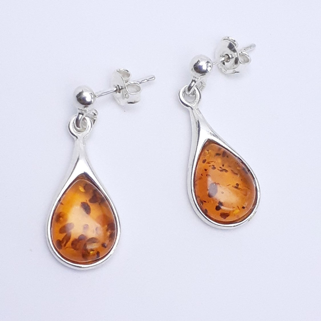 ARETES YVETTE