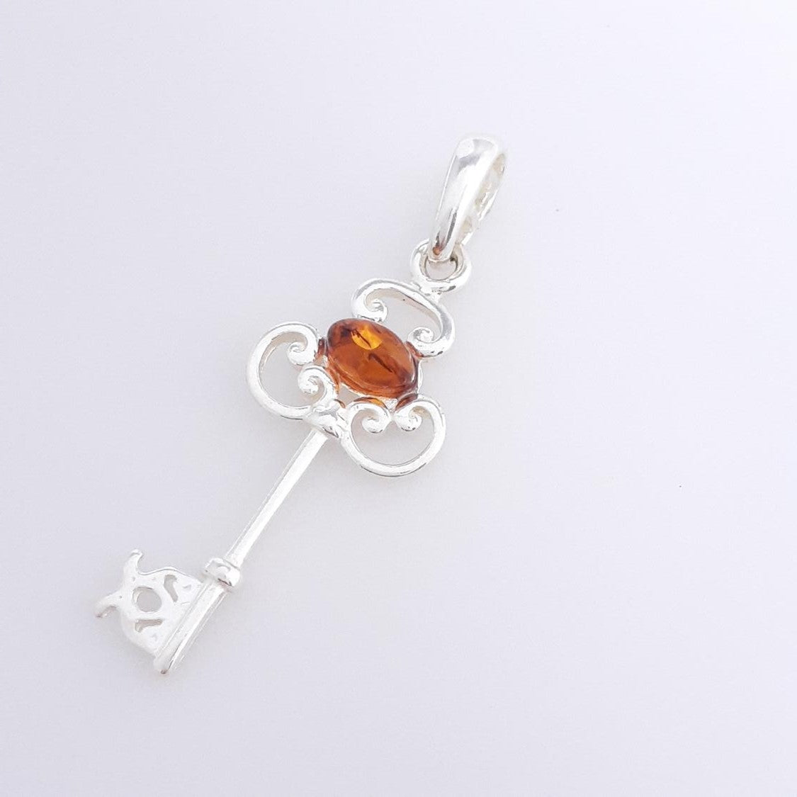 DIJE LLAVE COGNAC