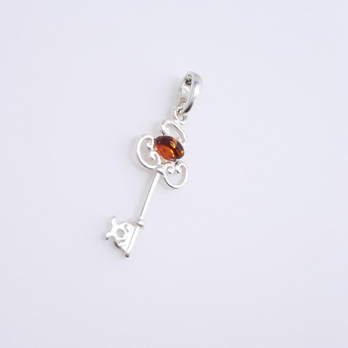 DIJE LLAVE COGNAC