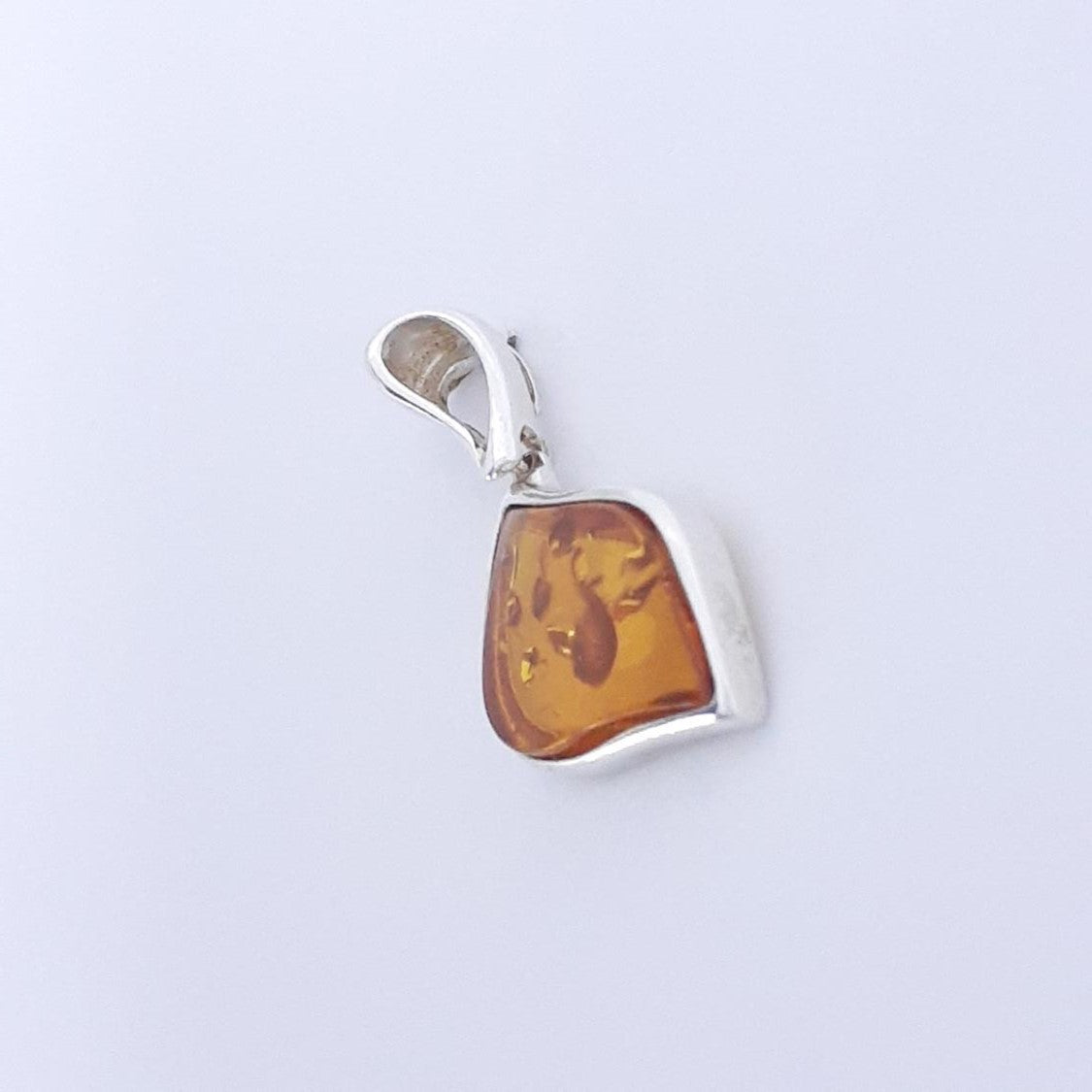 DIJE AMORFO Y PLATA