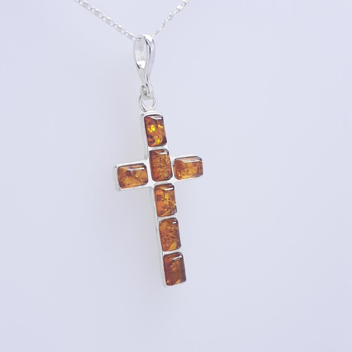 DIJE CRUZ CUADROS COGNAC