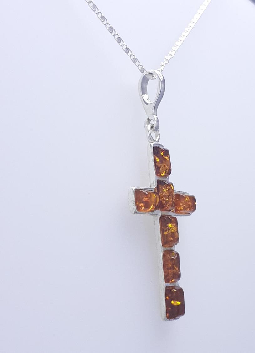 DIJE CRUZ CUADROS COGNAC